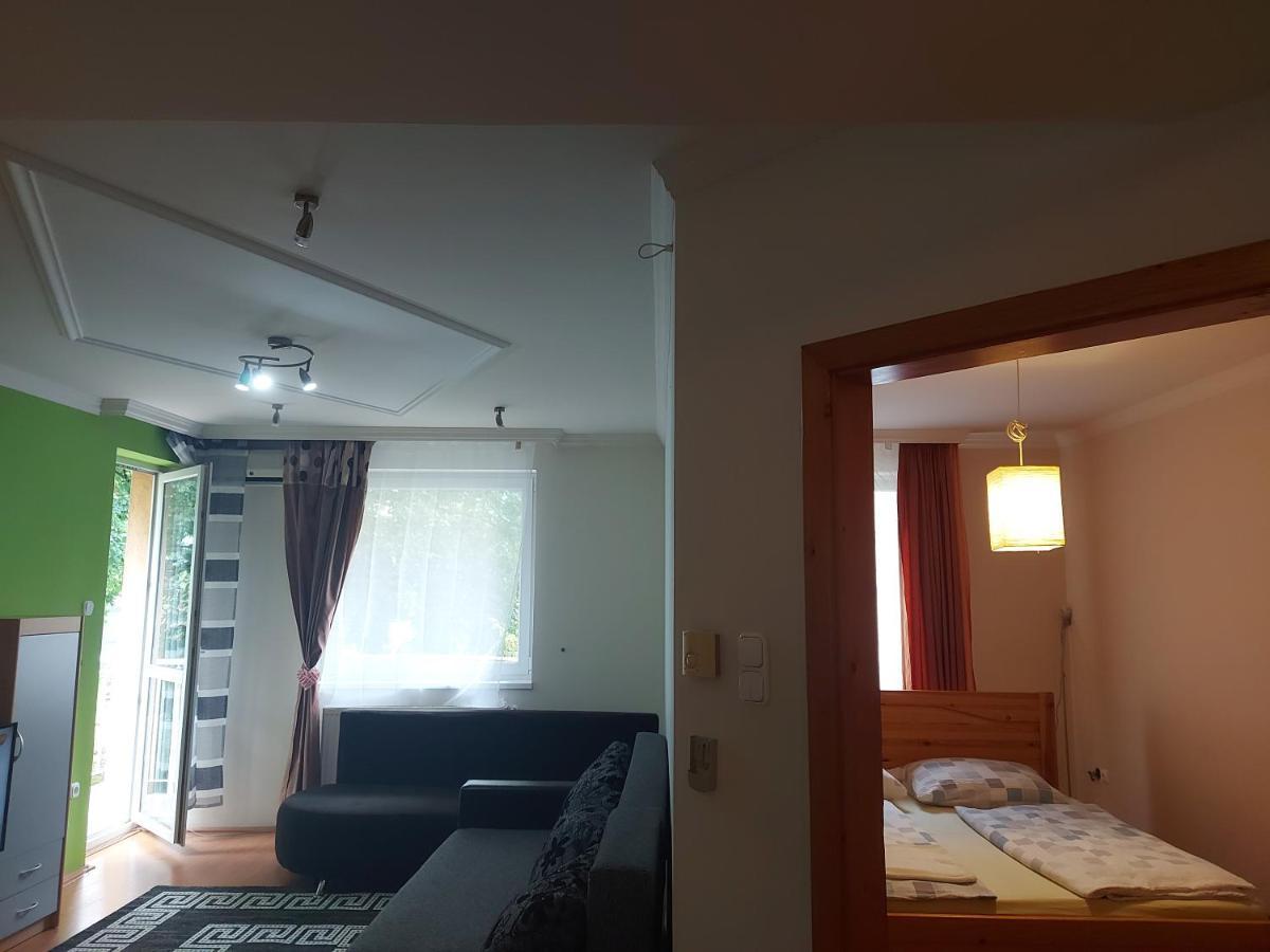 Lara Apartman Дебрецен Екстер'єр фото
