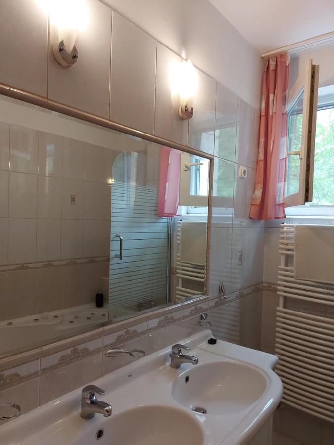 Lara Apartman Дебрецен Екстер'єр фото