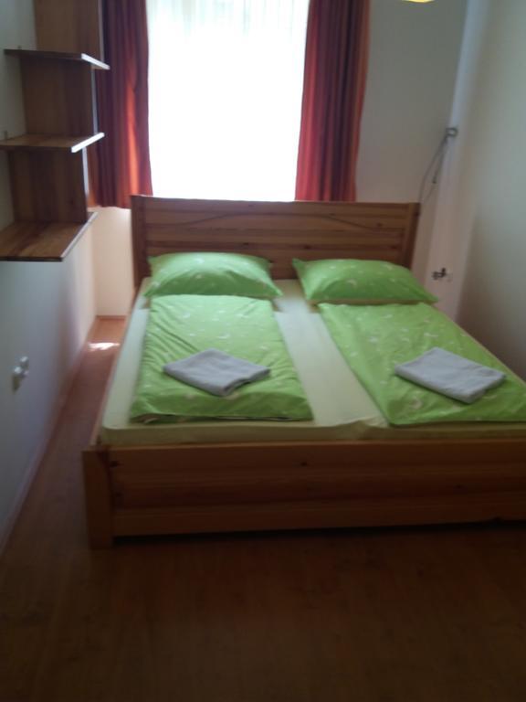 Lara Apartman Дебрецен Екстер'єр фото