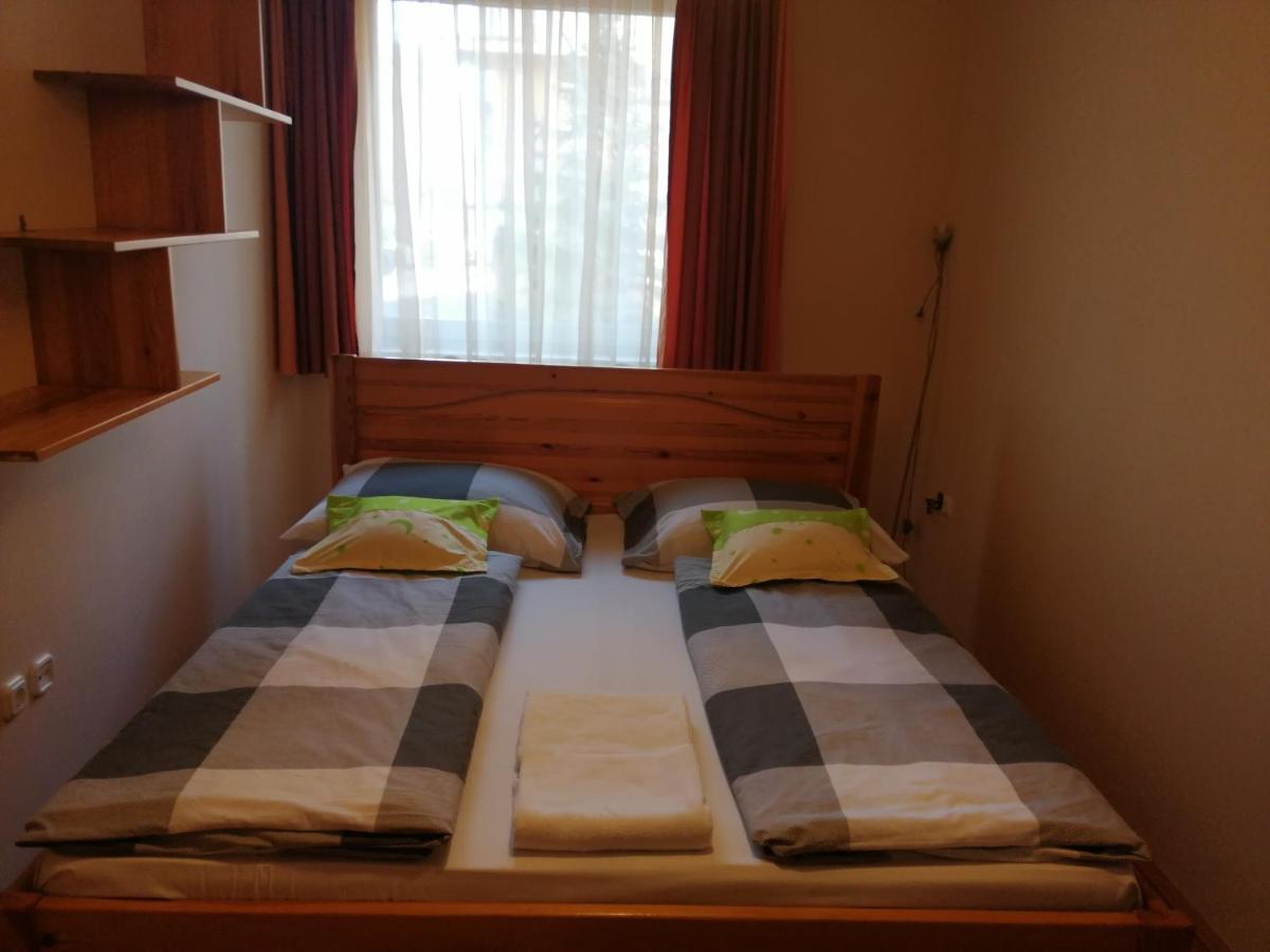 Lara Apartman Дебрецен Екстер'єр фото